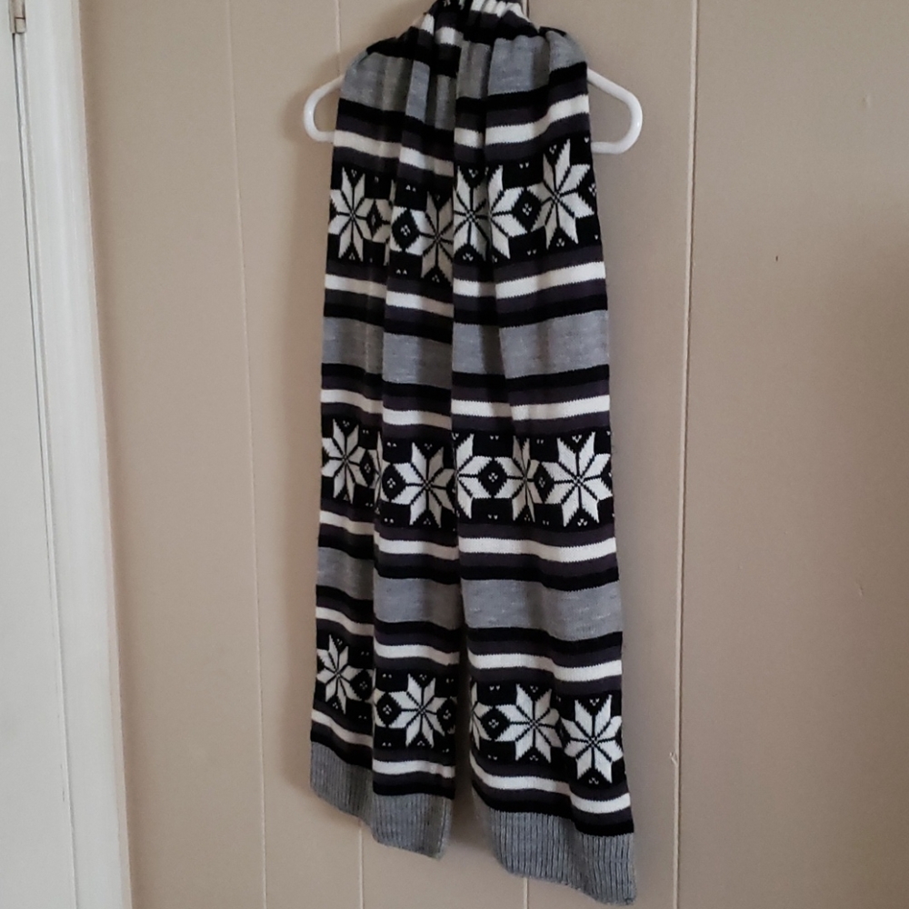 H&M scarf - Picture 2 of 2